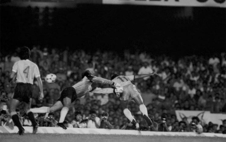 Gol de Romário na final da Copa América de 1989, contra o Uruguai — Foto: Rolando de Freitas/Agência Estado
