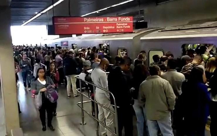 Estação Tatuapé lotada após problema em trem da Linha 3-Vermelha do Metrô — Foto: Carlos Tristão/TV Globo