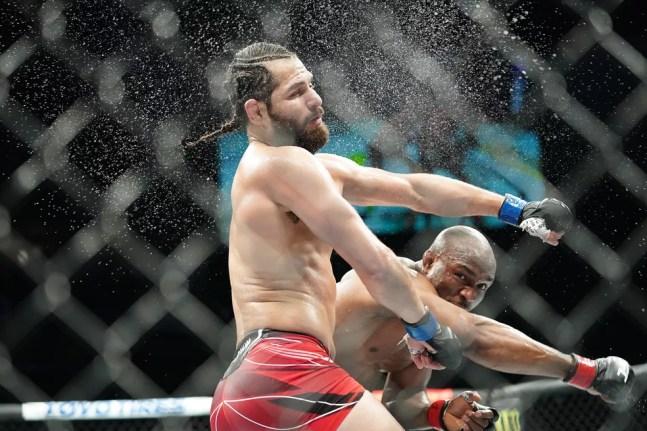 Kamaru Usman nocauteou Jorge Masvidal na luta principal do UFC 261 — Foto: Getty Images