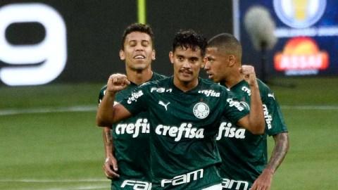 Gustavo Scarpa comemora gol em Palmeiras x Fortaleza