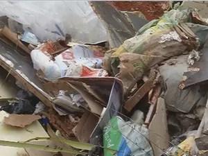 Há vários tipos de resíduos jogados no local (Foto: Reprodução/TV TEM)