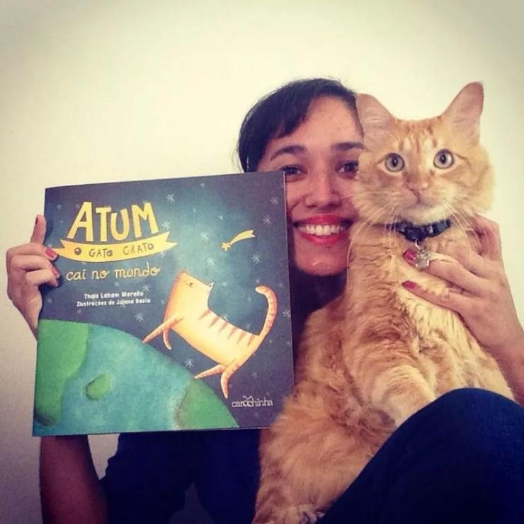 Segundo livro da série 'Atum, o gato grato' foi lançado em Sorocaba neste mês (Foto: Thais Laham/Arquivo pessoal)