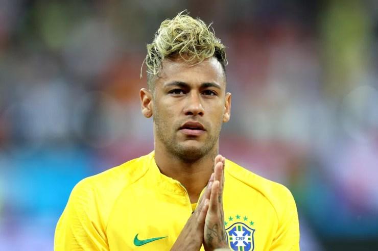 Topete de Neymar durou apenas um jogo: superstição? Camisa 10 não brilhou na estreia (Foto: Getty Images)