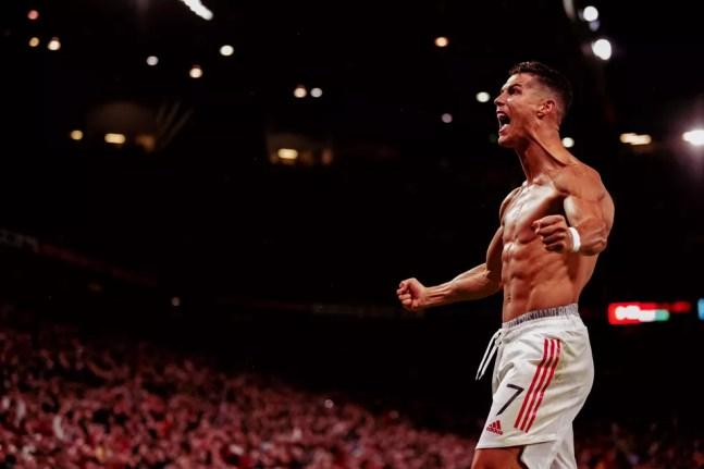 Cristiano Ronaldo vibra com seu gol aos 50 minutos do segundo tempo em Manchester United 2 x 1 Villarreal — Foto: Getty Images