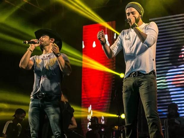 Munhoz e Mariano cantam sucessos na noite deste sábado (9) no Rodeio de Sertãozinho (Foto: Equipe MW Produções/Divulgação)