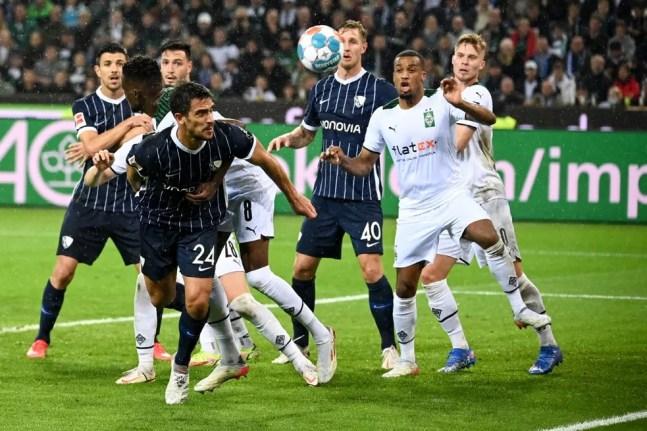 Danny Blum faz lindo gol de falta, mas não impede derrota de Bochum para Mönchengladbach — Foto: FEDERICO GAMBARINI / DPA / dpa Picture-Alliance via AFP