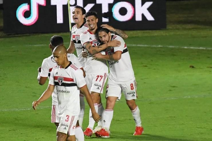 Jogadores do São Paulo comemoram gol contra o Vasco — Foto: Alexandre Durão