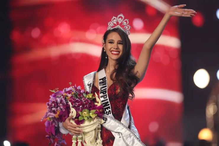 Catriona Gray acena após ser coroada Miss Universo 2018 — Foto: Athit Perawongmetha/Reuters