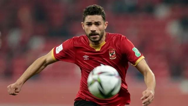 Ayman Ashraf tenta levar o Al Ahly ao ataque contra o Bayern de Munique