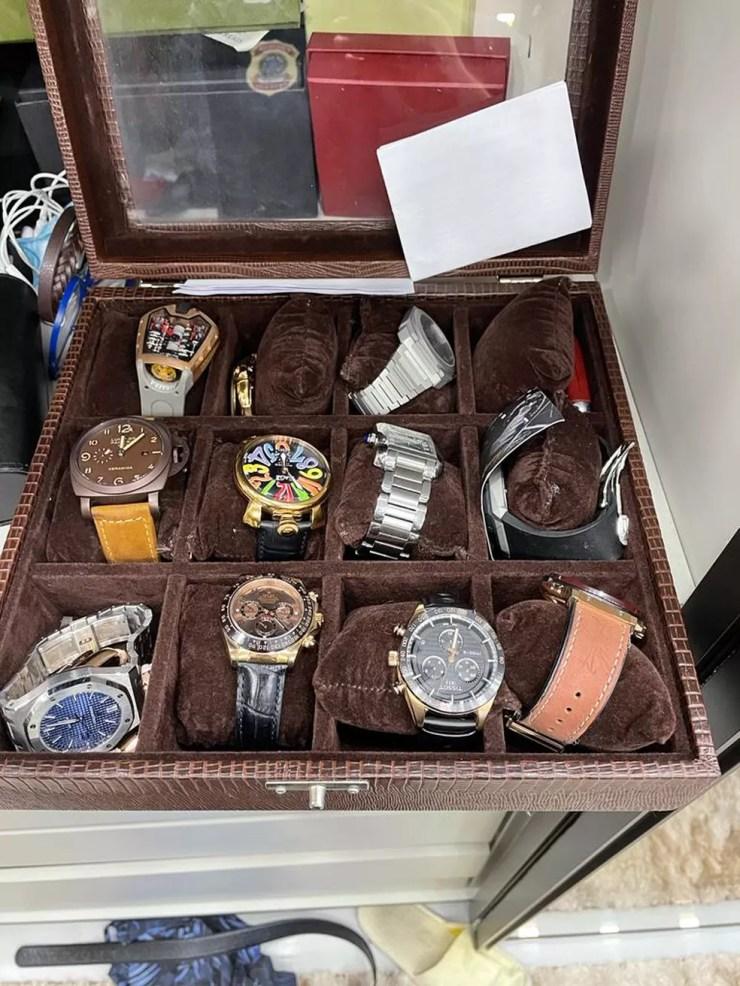 Relógios de luxo apreendidos com integrantes de quadrilha de tráfico internacional de drogas após deflagração da Operação Calvary — Foto: Divulgação