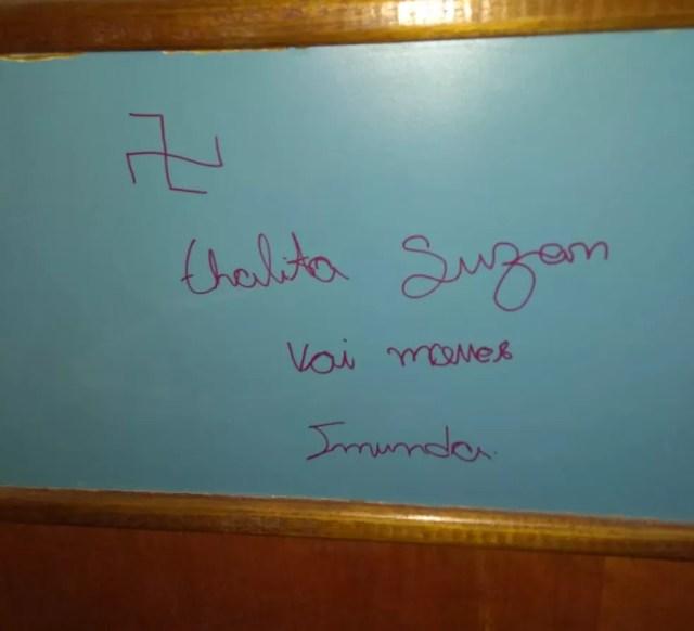 Ameaças foram escritas em banheiro de faculdade em Sorocaba — Foto: Arquivo pessoal