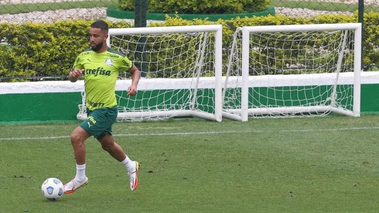 Jorge em ação no treino do Palmeiras nesta quinta — Foto: Cesar Greco\Palmeiras