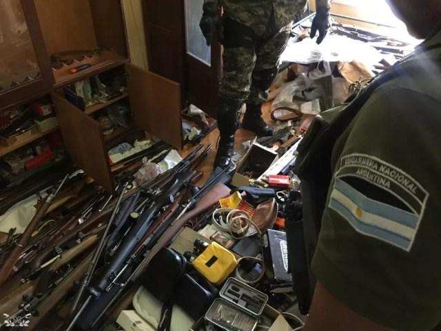 Forças de segurança da Argentina apreenderam arsenal que seria enviado ao RJ — Foto: Divulgação/Gendarmería Nacional (Argentina)