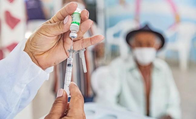 Vacinação de idosos contra a Covid-19 no Brasil  — Foto: Pablício Vieira/Ascom Arapiraca