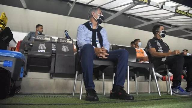 Ariel Holan escalou reservas do Santos contra o Botafogo-SP