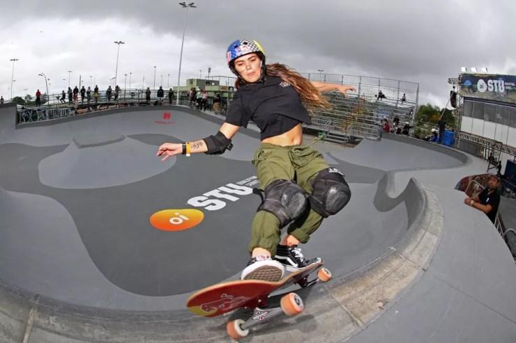 Yndiara Asp é um dos destaques brasileiros no skate — Foto: Julio Detefon