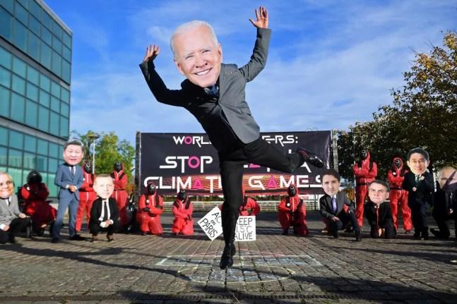 Protesto em Glasgow inspirado em Round 6, em 2 de novembro de 2021 — Foto: Andy Buchanan / AFP