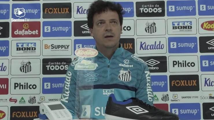 Veja a entrevista coletiva de Fernando Diniz após a vitória do Santos na estreia da Copa do Brasil