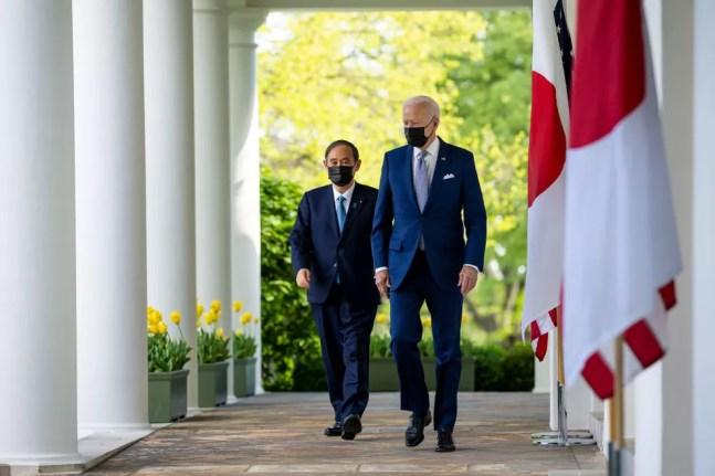 Primeiro-ministro do Japão Yoshihida Suga e presidente dos EUA Joe Biden em reunião em Washington — Foto: Doug Mills-Pool/Getty Images