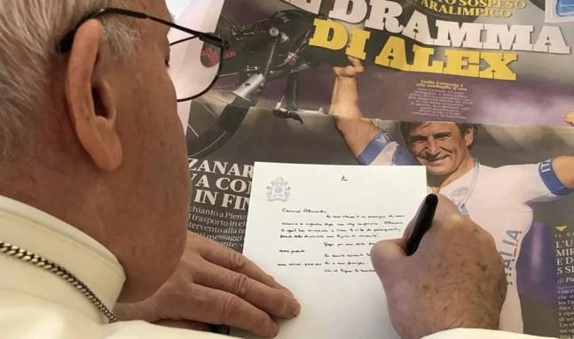 Papa Francisco escreve carta a Alex Zanardi — Foto: Reprodução/La Gazzetta dello Sport
