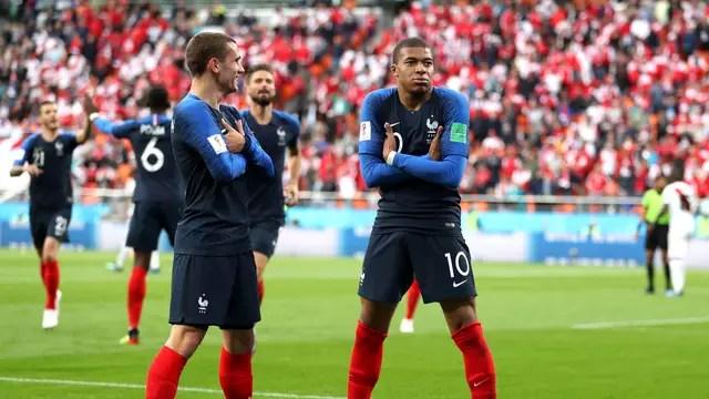 Mbappé comemora gol da França contra o Peru