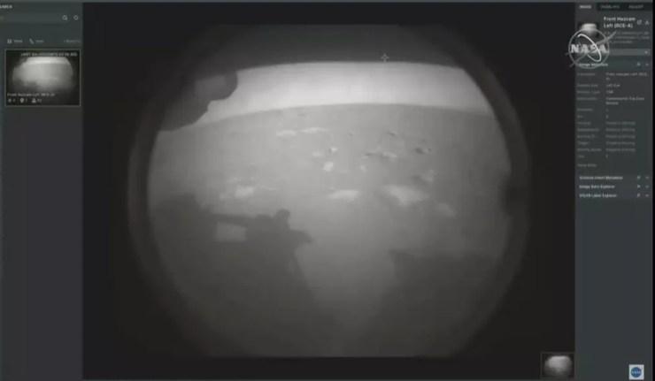 Primeira imagem de Marte transmitida pelo robô Perseverance, que pousou no planeta nesta quinta (18). — Foto: Nasa
