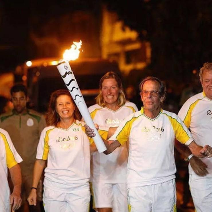Axel Schmidt carrega a tocha nos Jogos Olímpicos do Rio 2016 (Foto: Divulgação)