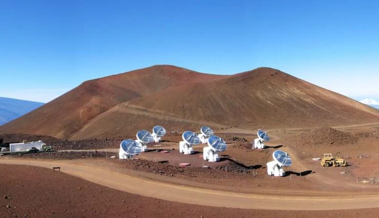 Infraestruturas dos Observatórios de Mauna Kea, no Havaí, que faz parte do Event Horizon Telescope. — Foto: J. Weintroub/ESO