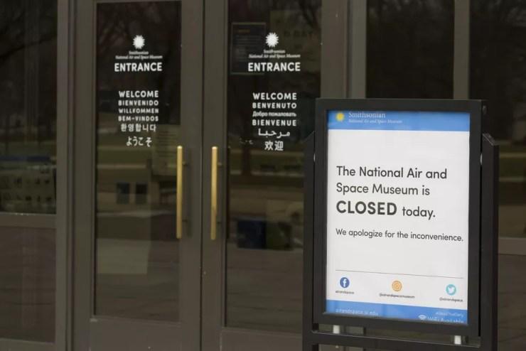 Museu Nacional do Ar e do Espaço, do Instituto Smithsonian, fechado na sexta (4). — Foto: AP Photo/Alex Brandon