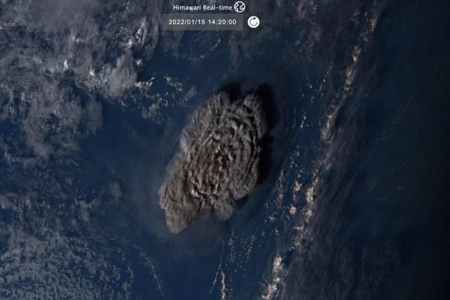 Imagens de satélite mostram espessa camada de cinzas vulcânicas sobre Tonga — Foto: NICT via AP