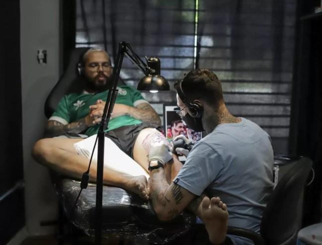 Torcedor do Palmeiras promete nova tatuagem em caso de título no Mundial  — Foto: Sidemar Silva/ Arquivo Pessoal