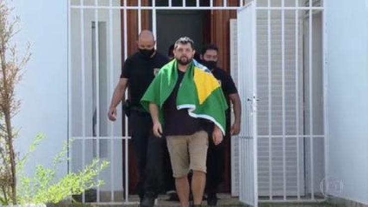 Ministro Alexandre de Moraes manda prender preventivamente o blogueiro bolsonarista Oswaldo Eustáquio.