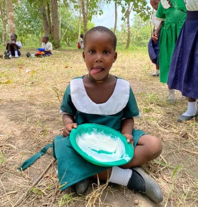 Agora, crianças têm refeições diárias em escola de vilarejo africano — Foto: Arquivo pessoal
