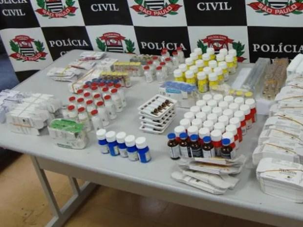 Suspeito aguardava remessa com medicamentos em sua casa, segundo polícia (Foto: Divulgação/Polícia Civil)