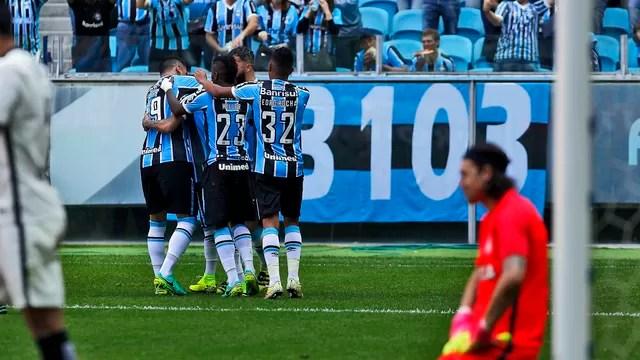 Com recorde na arena, Grêmio atropela Corinthians e vira terceiro na tabela