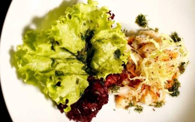 A salada é uma boa pedida para reutilizar o bacalhau ou fazer um prato simples ser incrementado