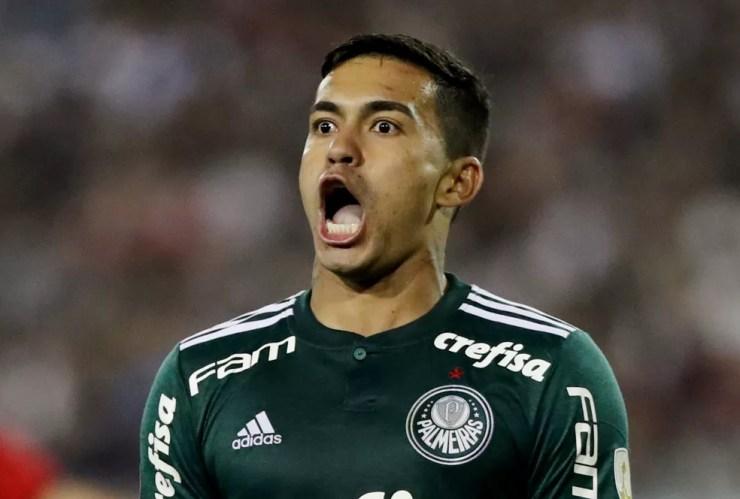 Dudu comemora o segundo gol do Palmeiras no Chile — Foto: Reuters