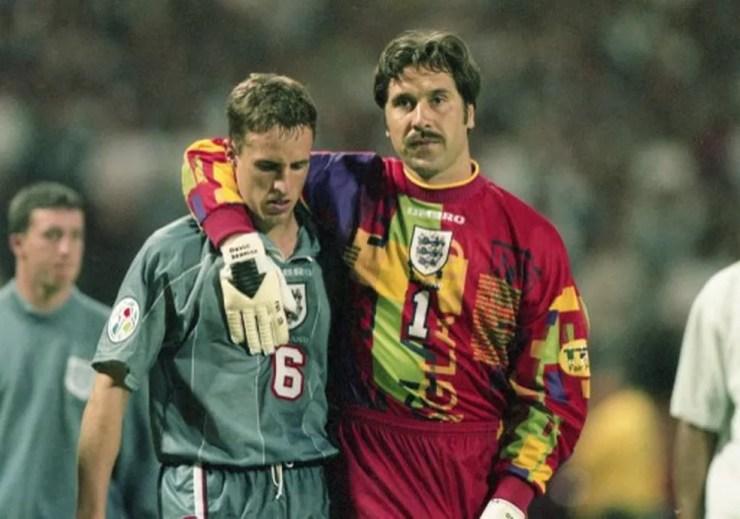 Gareth Southgate foi o único inglês a perder um pênalti contra a Alemanha na Euro-1996 — Foto: AFP