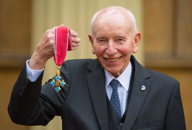 John Surtees recebeu diversas condecorações no Reino Unido — Foto: Getty Images