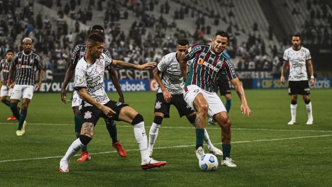 Bobadilla em ação pelo Fluminense na derrota para o Corinthians — Foto: LUCAS MERÇON / FLUMINENSE F.C.