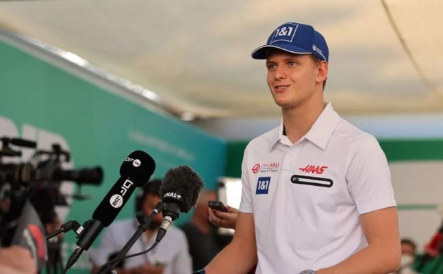Mick Schumacher, piloto da Haas, no GP de Abu Dhabi da F1 em 2021 — Foto:  Irwen Song ATPImages/Getty Images