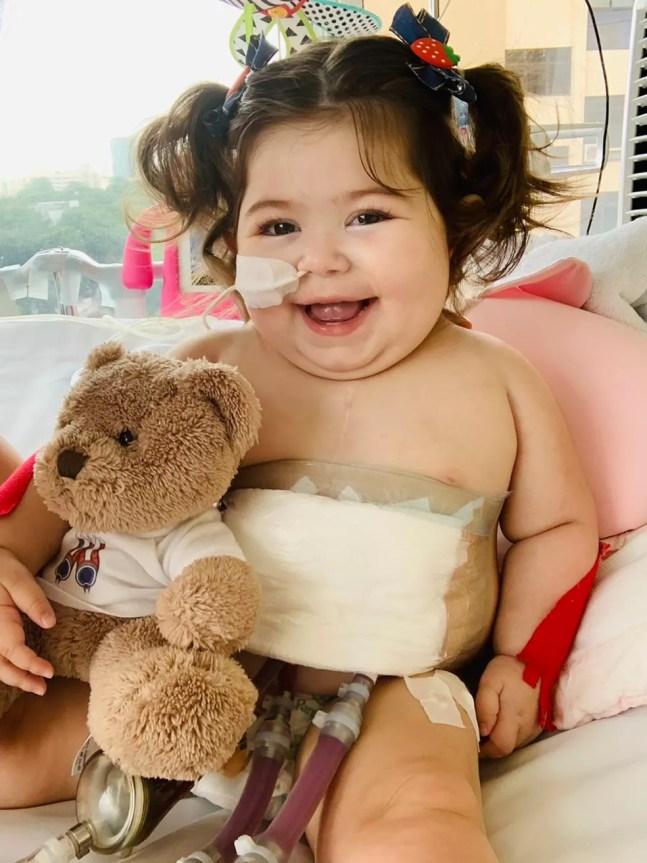 A pequena Larissa Pontes Ferro, de 1 ano e 8 meses, que estava na fila de espera há 11 meses por um coração. — Foto: Acervo pessoal 