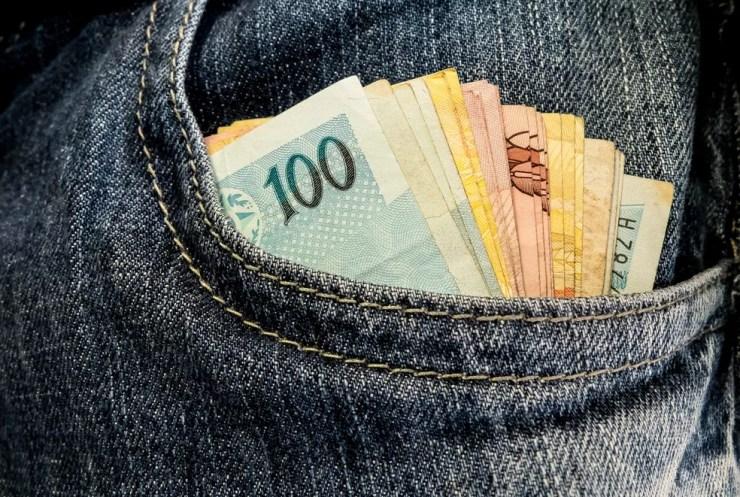 Dinheiro no bolso: R$ 2,9 bilhões serão depositados no dia 16 para 2.428.985 contribuintes. (Foto: Arquivo/Agência Brasil)