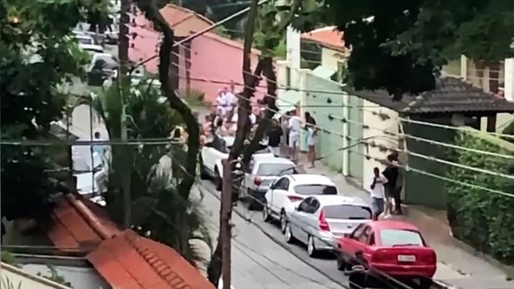 Brigas e ações de frequentadores de festa de mansão têm assustado moradores da região, no bairro Pedra Branca — Foto: Arquivo pessoal
