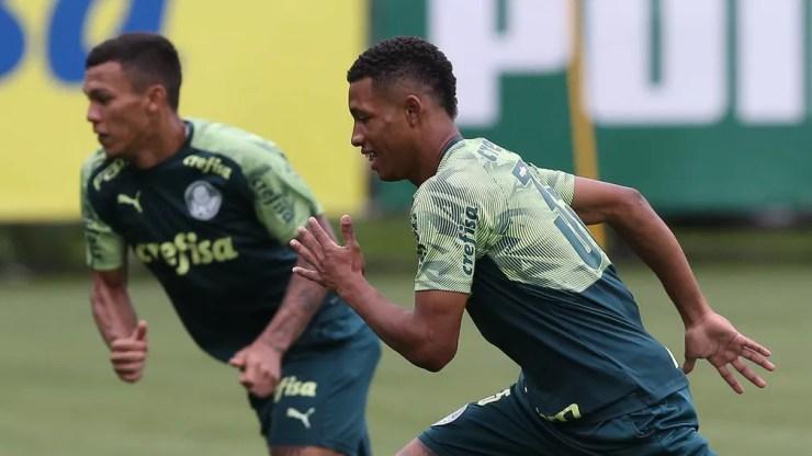 Gabriel Veron e Danilo no treinamento do Palmeiras — Foto: Cesar Greco\Palmeiras