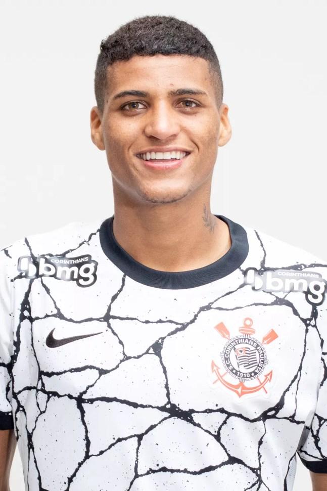 Rodrigo Varanda, atacante do Corinthians, posa para foto oficial da Copinha — Foto: Ag.Corinthians/Divulgação