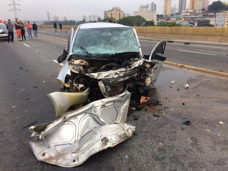 Acidente no Viaduto Aricanduva, na Zona Leste de SP, deixa dois mortos — Foto: Abraão Cruz/TV Globo