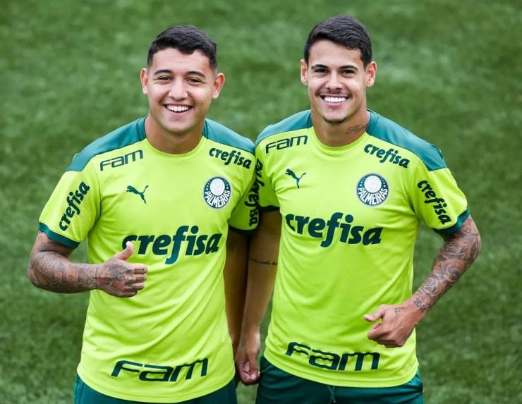 Pedro Bicalho e Lucas Freitas durante treino do Palmeiras — Foto: Fabio Menotti