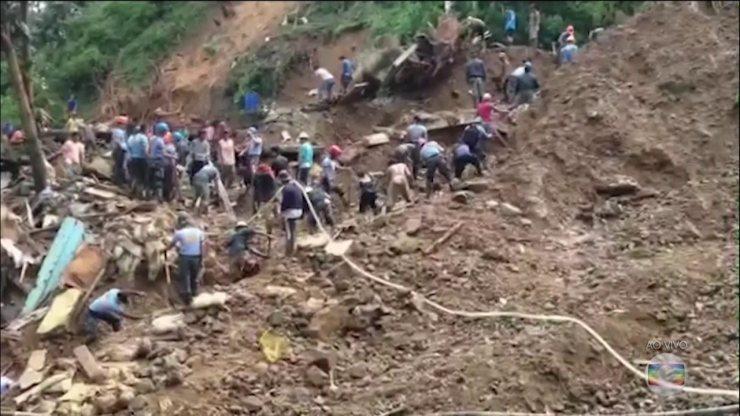 Tufão nas Filipinas pode ter deixado até 100 pessoas soterradas dentro de mina