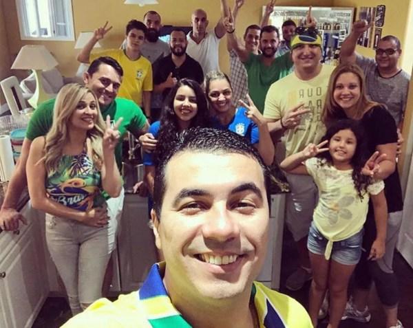 O youtuber Luís Miranda posa ao lado da família  — Foto: Arquivo pessoal 